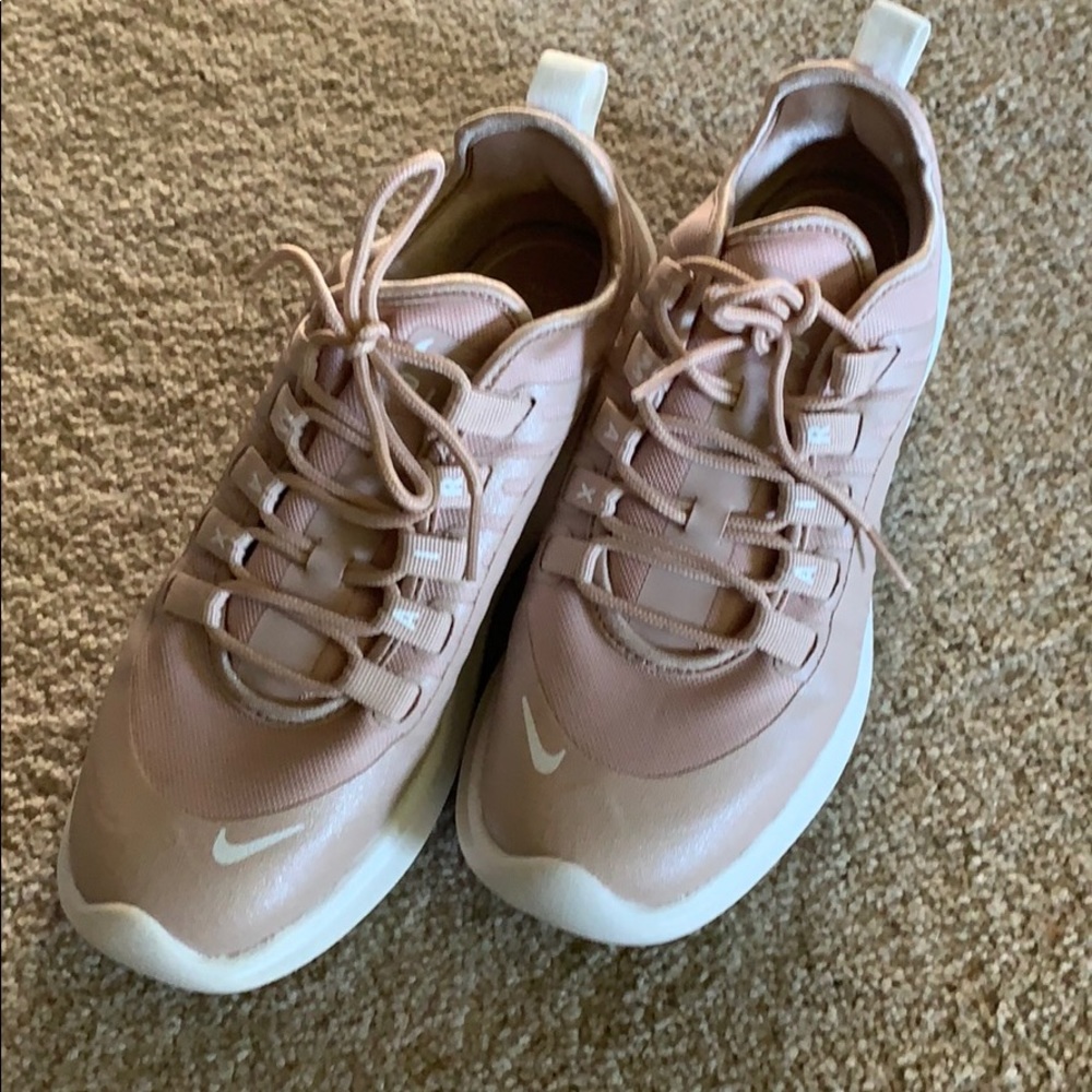 Nike Air Max Axis